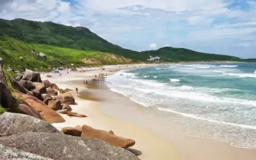 
				
					Saiba quais são as 8 praias de nudismo do Brasil; uma fica na Bahia
				
				