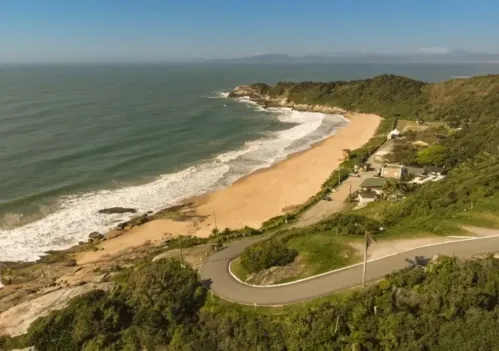 
				
					Saiba quais são as 8 praias de nudismo do Brasil; uma fica na Bahia
				
				