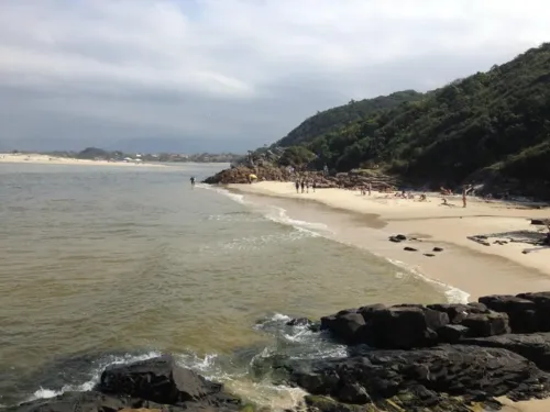 
				
					Saiba quais são as 8 praias de nudismo do Brasil; uma fica na Bahia
				
				