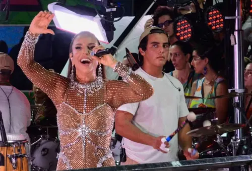 
				
					Ivete Sangalo celebra aniversário do filho, Marcelo, com vídeo raro
				
				