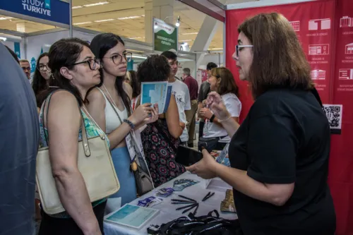 
				
					'Salão do Estudante' chega a Salvador no dia 24 de março
				
				