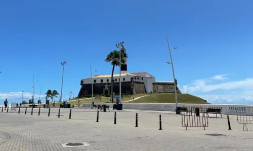 
				
					Homem nu ataca mulher no Farol da Barra e é preso
				
				