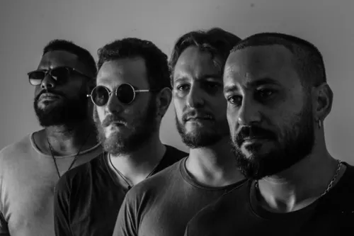 
				
					Semivelhos lança disco após hiato de 5 anos da banda
				
				