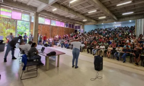 
				
					Servidores técnico-administrativos da Ufba entram em greve
				
				