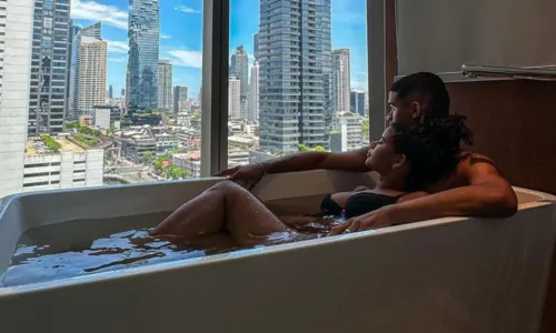 
				
					Sheuba e Tiago Souza sensualizam em hotel de luxo na Tailândia
				
				