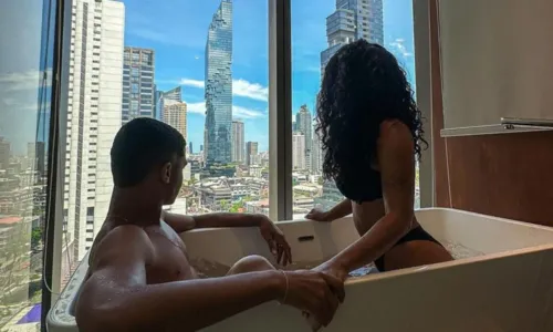 
				
					Sheuba e Tiago Souza sensualizam em hotel de luxo na Tailândia
				
				