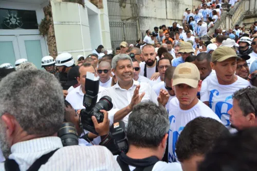 
				
					Situação de emergência: Jerônimo anuncia caravana para apoiar cidades
				
				