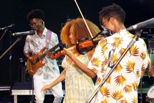 
				
					Surpresa de Xande, Regina Casé e mais: veja fotos do Cortejo Afro
				
				