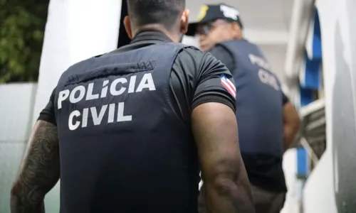 
				
					Dupla é flagrada após assalto a motorista por aplicativo em Salvador
				
				
