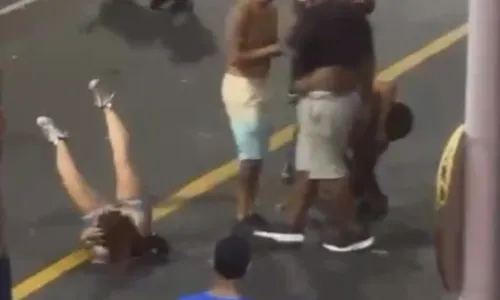 
				
					Suspeito de roubar e socar jovem no Carnaval de Salvador é preso
				
				