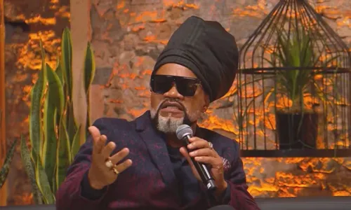 
				
					Tatau e Carlinhos Brown relembram momentos icônicos da carreira
				
				