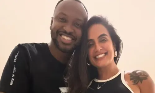 
				
					Thiaguinho celebra aniversário com Rodriguinho, Fê Souza e mais
				
				