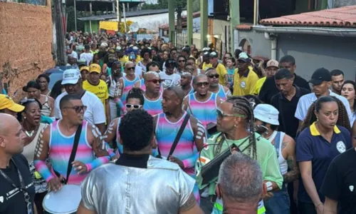 
				
					Timbalada lota 'Guetho Square' em último ensaio antes do Carnaval
				
				