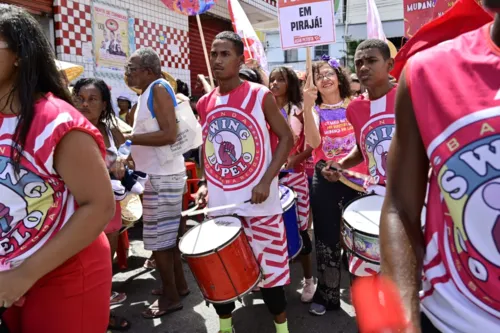 
				
					Tradicional Mudança do Garcia se prepara para desfile; veja fotos
				
				