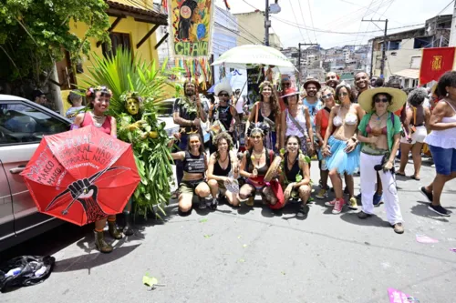 
				
					Tradicional Mudança do Garcia se prepara para desfile; veja fotos
				
				