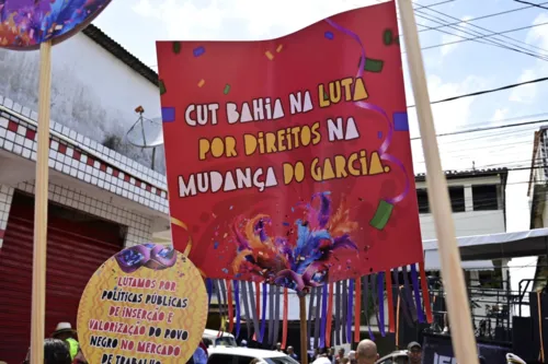 
				
					Tradicional Mudança do Garcia se prepara para desfile; veja fotos
				
				