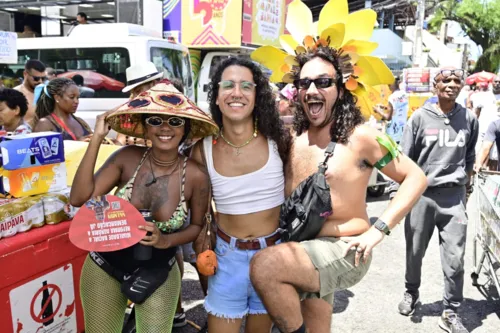 
				
					Tradicional Mudança do Garcia se prepara para desfile; veja fotos
				
				