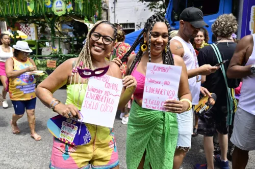 
				
					Tradicional Mudança do Garcia se prepara para desfile; veja fotos
				
				