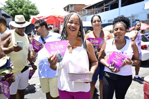 
				
					Tradicional Mudança do Garcia se prepara para desfile; veja fotos
				
				