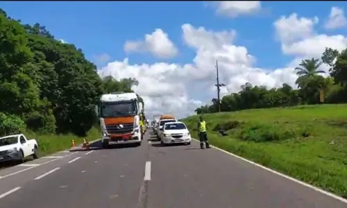 
				
					Trânsito é interditado na BR-324 após acidente com dois feridos
				
				