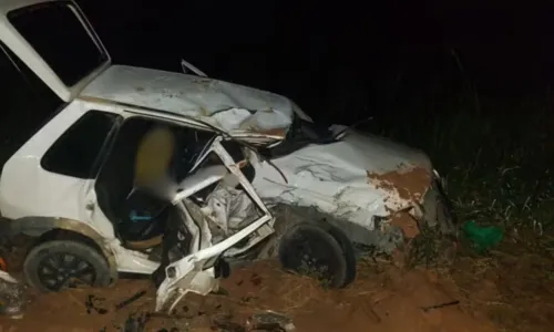 
				
					Três pessoas morrem em acidente envolvendo caminhonete no sul da Bahia
				
				