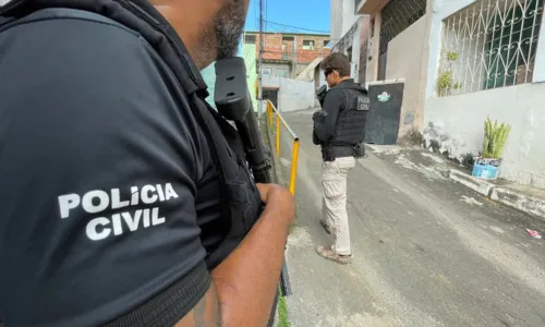 
				
					Três pessoas são baleadas em Mata Escura, bairro de Salvador
				
				