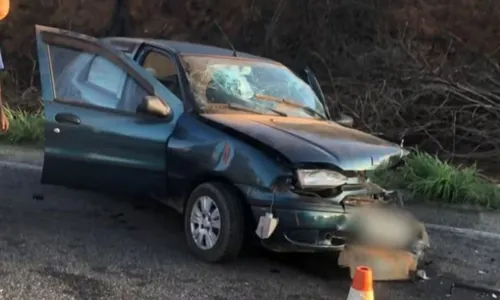 
				
					Uma pessoa morre e outras duas ficam feridas em acidente na BR-030
				
				