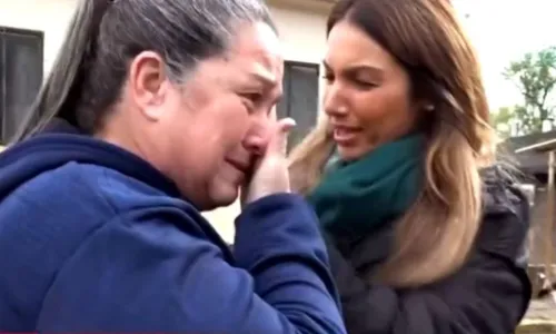 
				
					VÍDEO: Patrícia Poeta se emociona ao reencontrar prima no RS
				
				