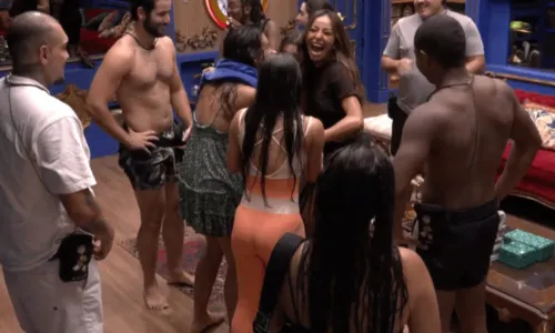 
				
					VÍDEO: Sabrina Sato 'dá troco' em Beatriz e derruba ex-BBB no chão
				
				