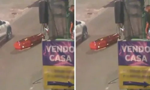 
				
					VÍDEO: caixão cai de carro funerário em cidade da Bahia
				
				