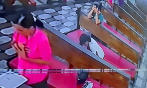 
				
					VÍDEO: mulher é furtada dentro de igreja no centro de Salvador
				
				