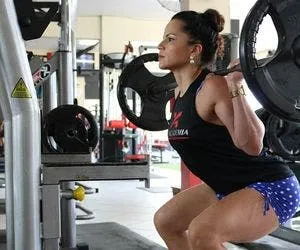 
				
					VÍDEO: o que comer antes para não passar mal nos treinos de academia
				
				