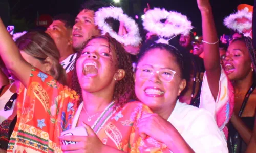 
				
					Veja fotos do 'Baile da Santinha', festa comandada por Léo Santana
				
				