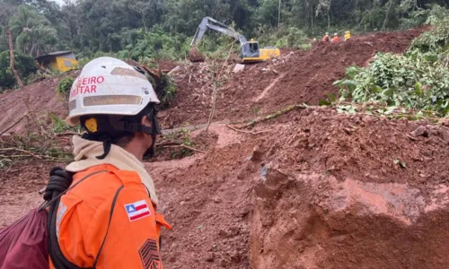 
				
					Viatura dos bombeiros de Sergipe capota na Bahia a caminho do RS
				
				