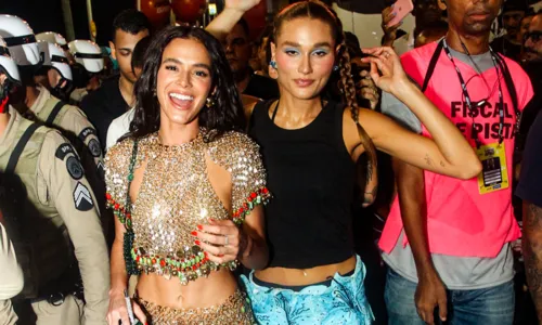 
				
					Vídeo: Bruna Marquezine e Sasha curtem camarote após pipoca de Anitta
				
				