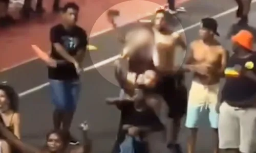 
				
					Vídeo mostra jovem sendo roubada e agredida no Carnaval
				
				