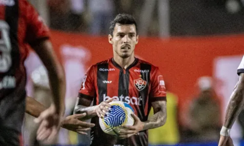 
				
					Zeca rompe com o Vitória após crise com parte da torcida
				
				