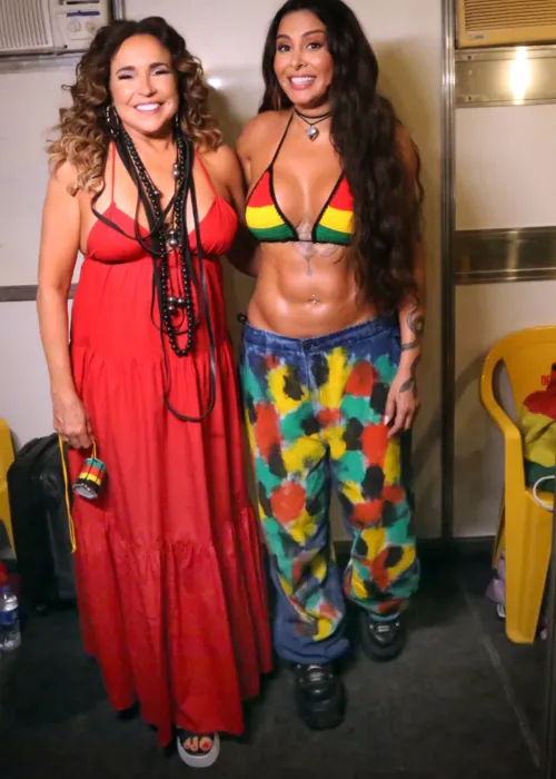 
				
					Alinne Rosa, Daniela Mercury e Jacaré marcam presença no Olodum; FOTOS
				
				