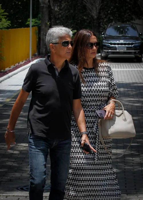 
				
					Amigos e familiares se despedem de Zagallo em velório na sede da CBF
				
				