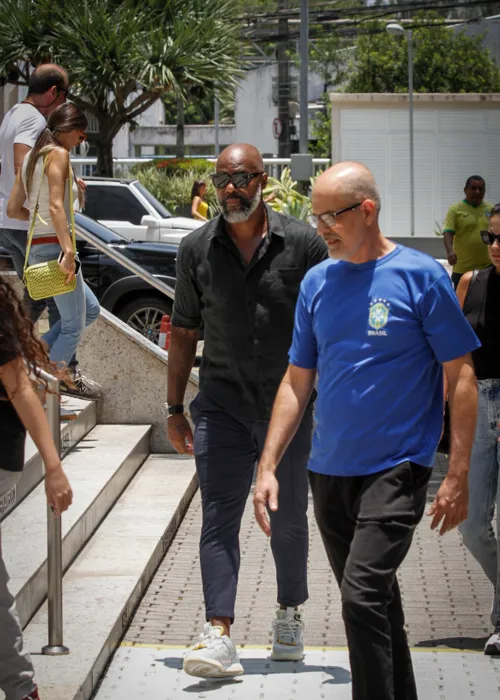 
				
					Amigos e familiares se despedem de Zagallo em velório na sede da CBF
				
				