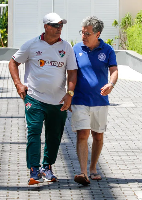 
				
					Amigos e familiares se despedem de Zagallo em velório na sede da CBF
				
				