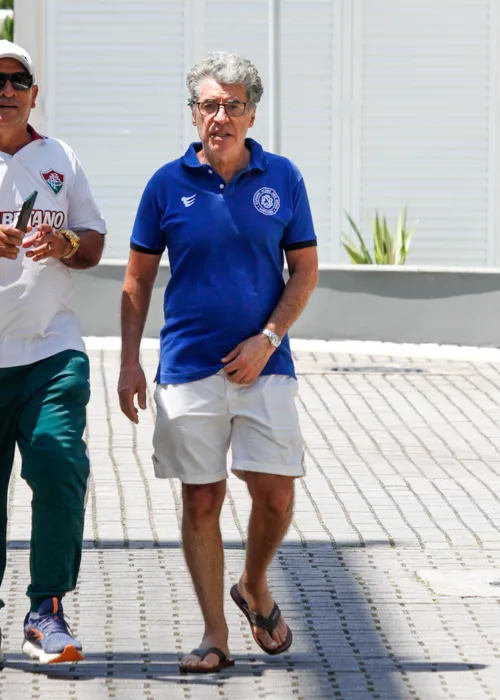 
				
					Amigos e familiares se despedem de Zagallo em velório na sede da CBF
				
				