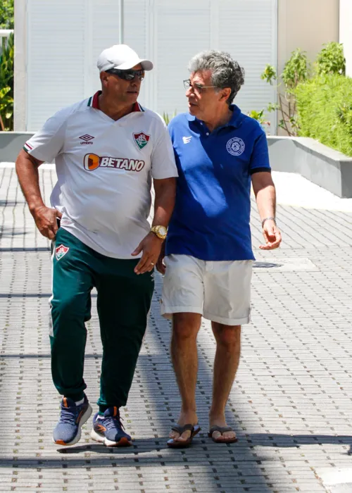 
				
					Amigos e familiares se despedem de Zagallo em velório na sede da CBF
				
				