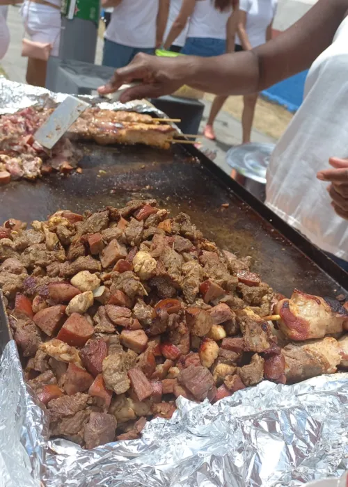 
				
					Feijoada, acarajé e cerveja: veja 'cardápio' da Lavagem do Bonfim
				
				