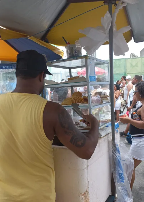 
				
					Feijoada, acarajé e cerveja: veja 'cardápio' da Lavagem do Bonfim
				
				