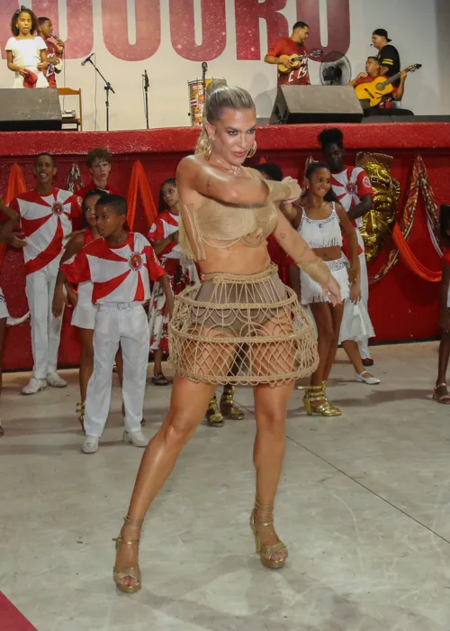 
				
					Lore Improta, Erika Januza e mais: veja ensaio do Carnaval do Rio
				
				