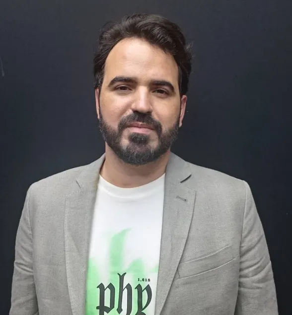 Assumir sobrenome Mercury é honrar 'legado', diz filho de Daniela