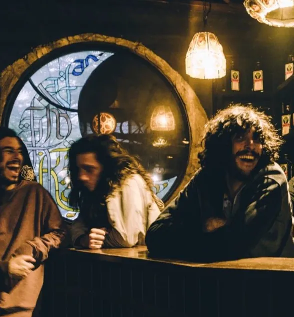 Tangolo Mangos lança 'Garatujas', primeiro álbum da carreira
