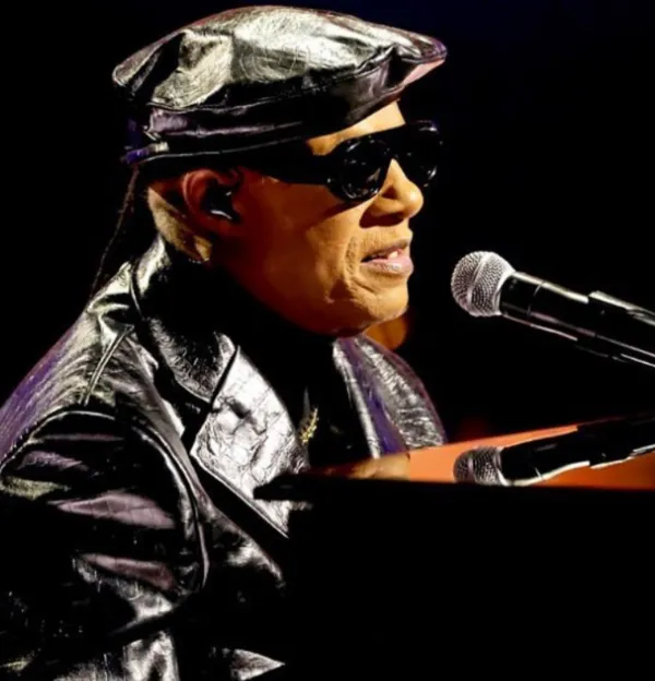 Stevie Wonder completa 74 anos