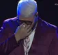 
                  Belo chora no palco cantando ‘Reiventar’
